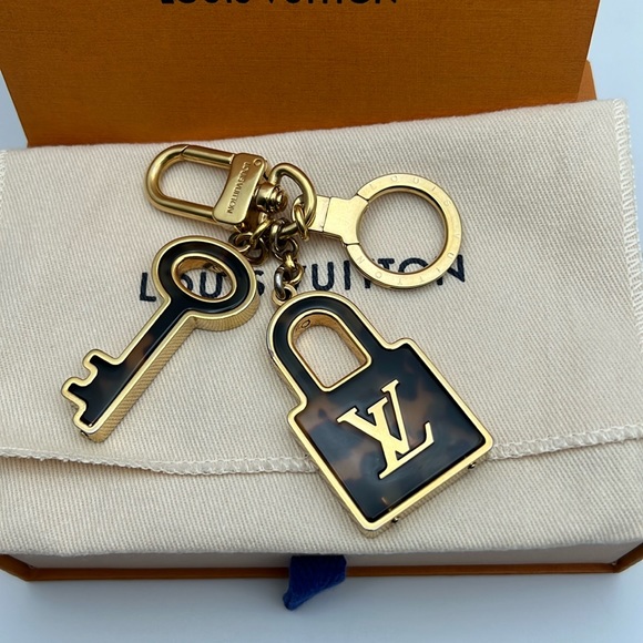 LOUIS VUITTON Porte Cles Confidence Bag Charm Key Ring Gold Metallic M65088 - Picture 4 of 17